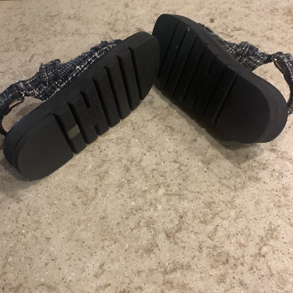 NWOT Stuart Weitzman Zoe Lift Embellished Tweed Sandals Size 7 (37.5) - Picture 13 of 13